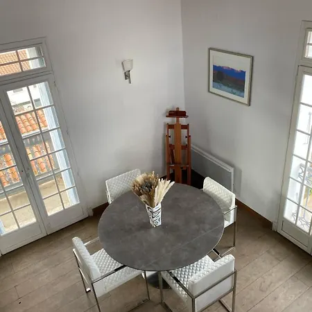Apartment 66c1 - In A Chateau